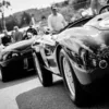 Coches de carreras clásicos en el paddock, número 33 — fotografía de autor en blanco y negro, edición limitada